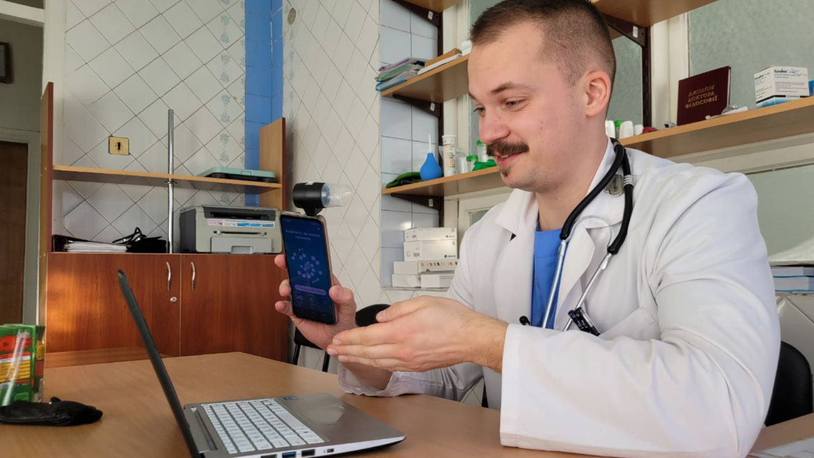 Increasing opioid treatment engagement through online consultations