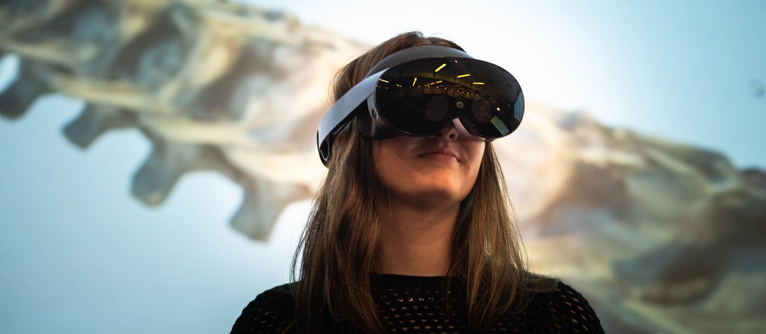 A woman wearing a virtual reality goggles